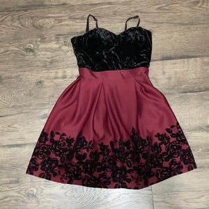 Holiday dress black & burgundy
